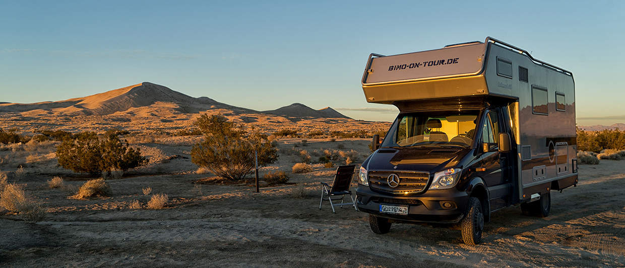 Mercedes Sprinter mit Alkoven und verstärkten Stoßdämpfern